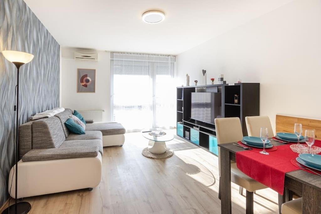 Sunny And Pet Friendly 1bedr Close To The Centre * Budapest