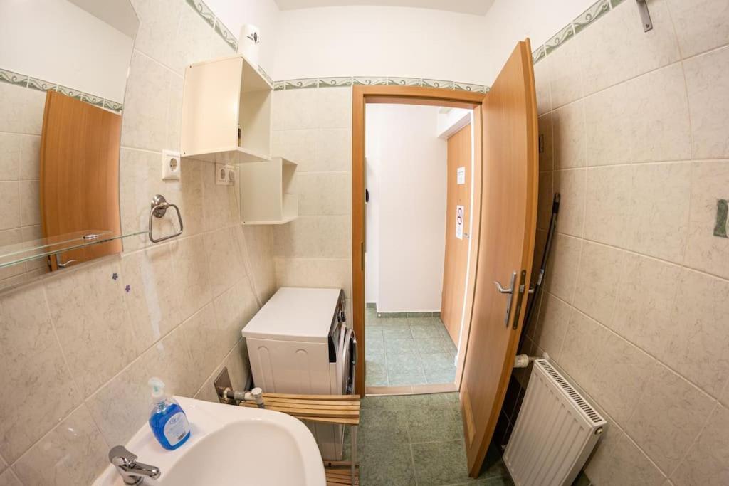 Sunny And Pet Friendly 1bedr Close To The Centre Budapest